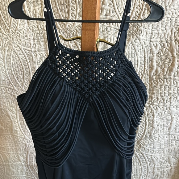 3x black swim dress with built in cups and compression at waist - Picture 2 of 6